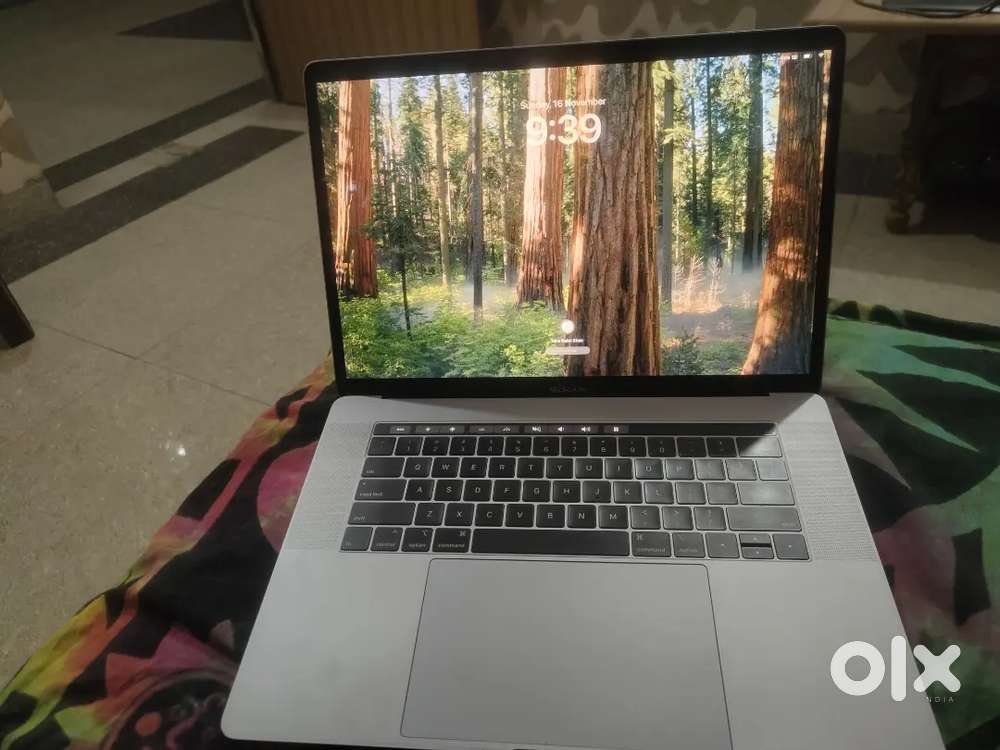 Apple macbook pro 2020 16/512 A1 condition