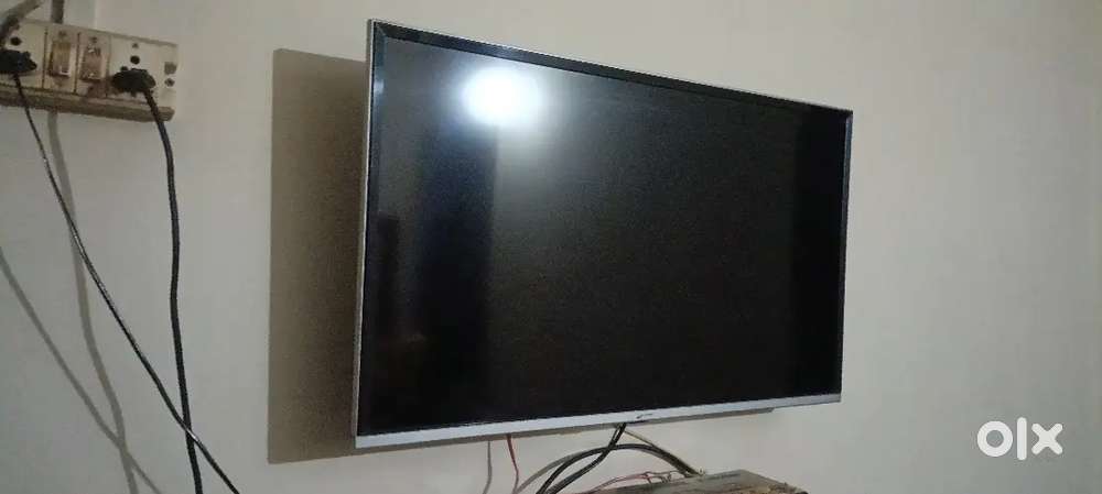 Bilkl ok condition l.e.d h bhy