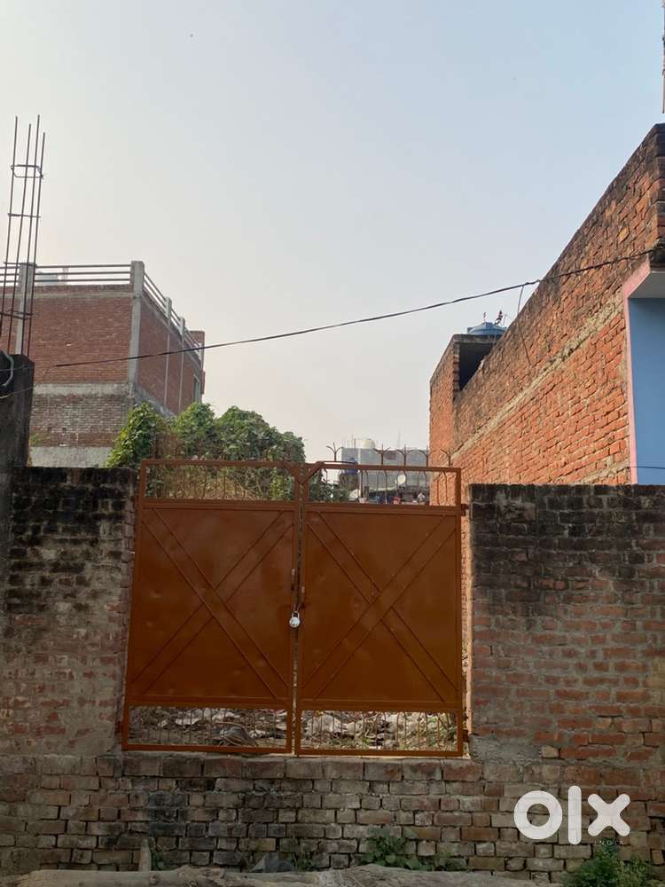 main road se 100 m andar