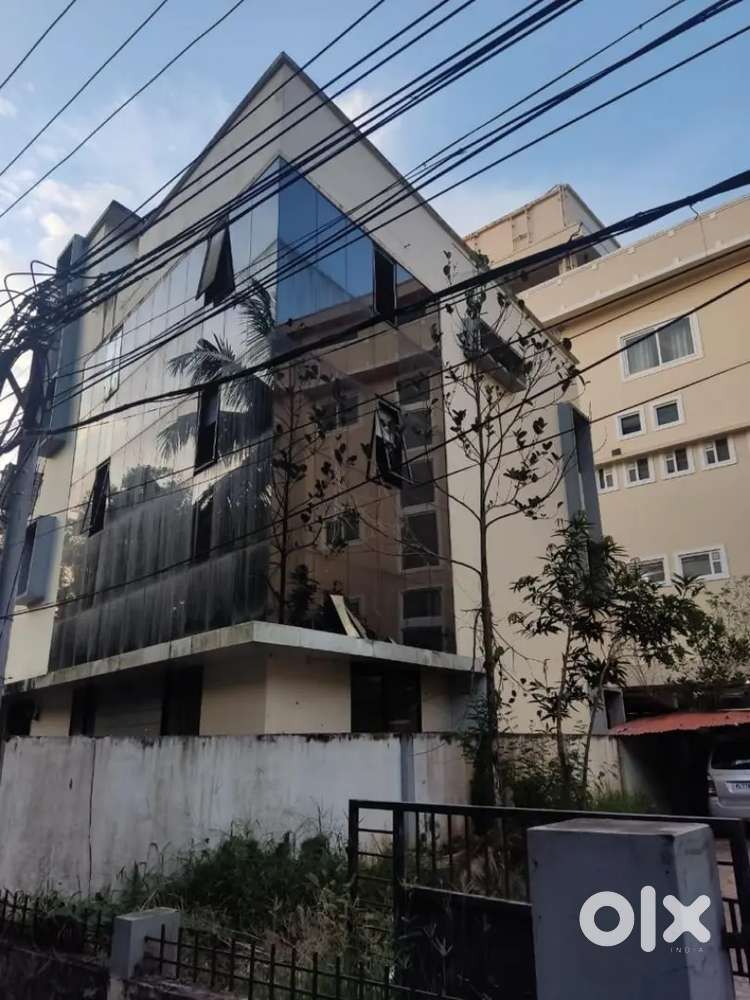 Commercial building with Flat rent  Near Ashirvad Lawns Eranhipalam