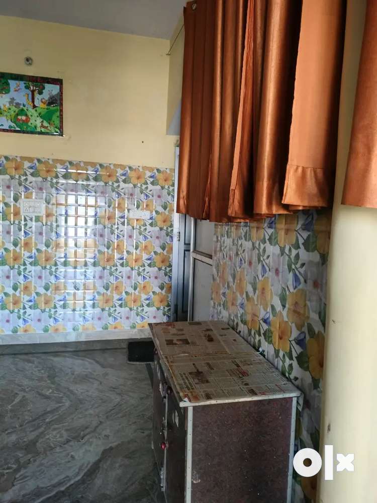 Room near majholi chauraha