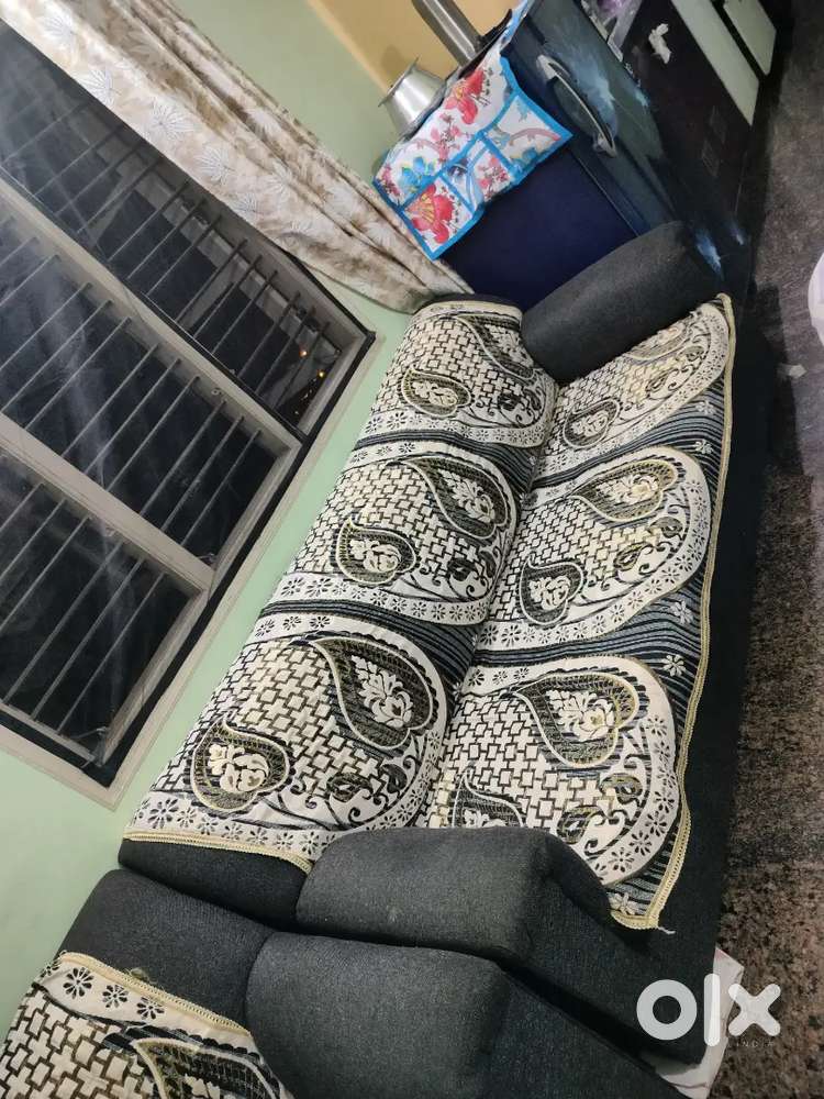 3+2 seater sofa good condition urgent sale