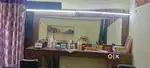 Beauty parlour counter with mirror