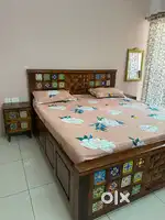 Sheesham bed with 2 side table(without mattress)