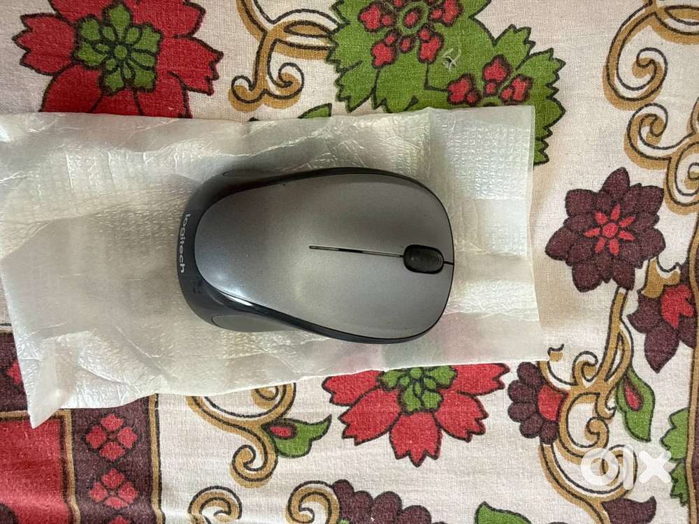 Logitech M235 Wireless Mouse 1000 DPI in good condition