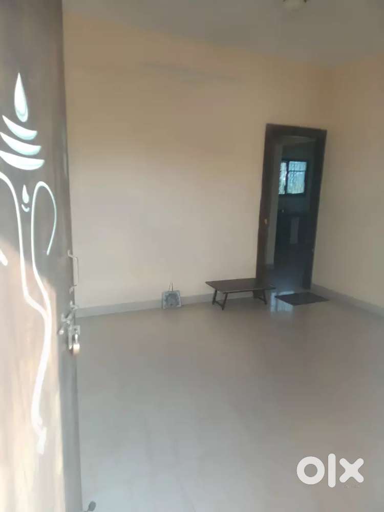 Its on 3 rd floor only rental for girls