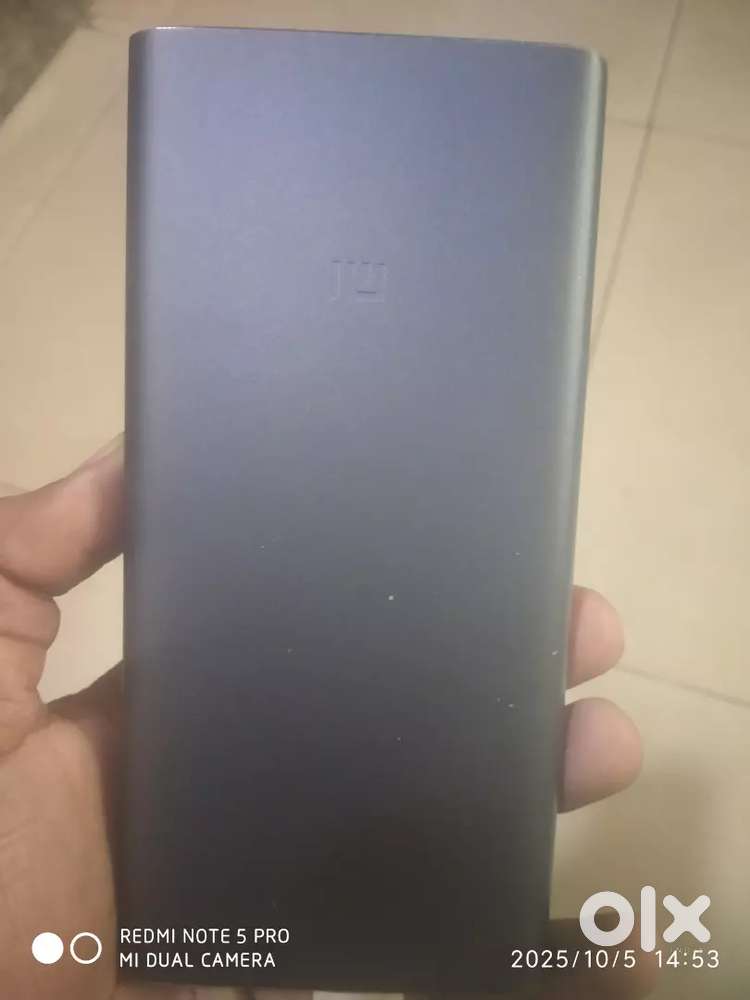 10000 mah MI power bank.. Good condition