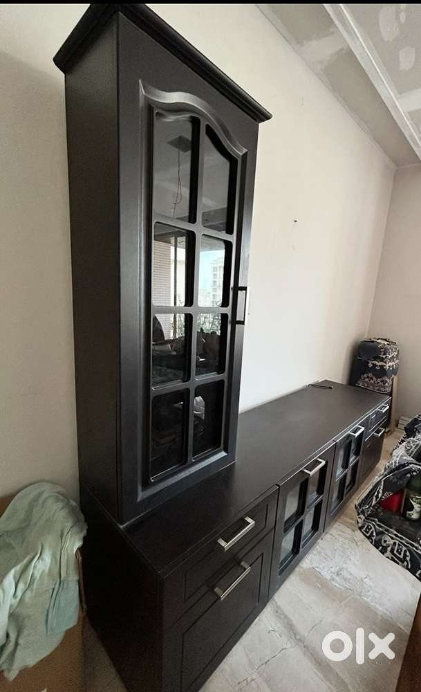Wooden TV stand for quick sale