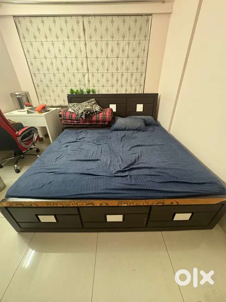 King size bed (6.8 x 6.2) with kurl on premium matress