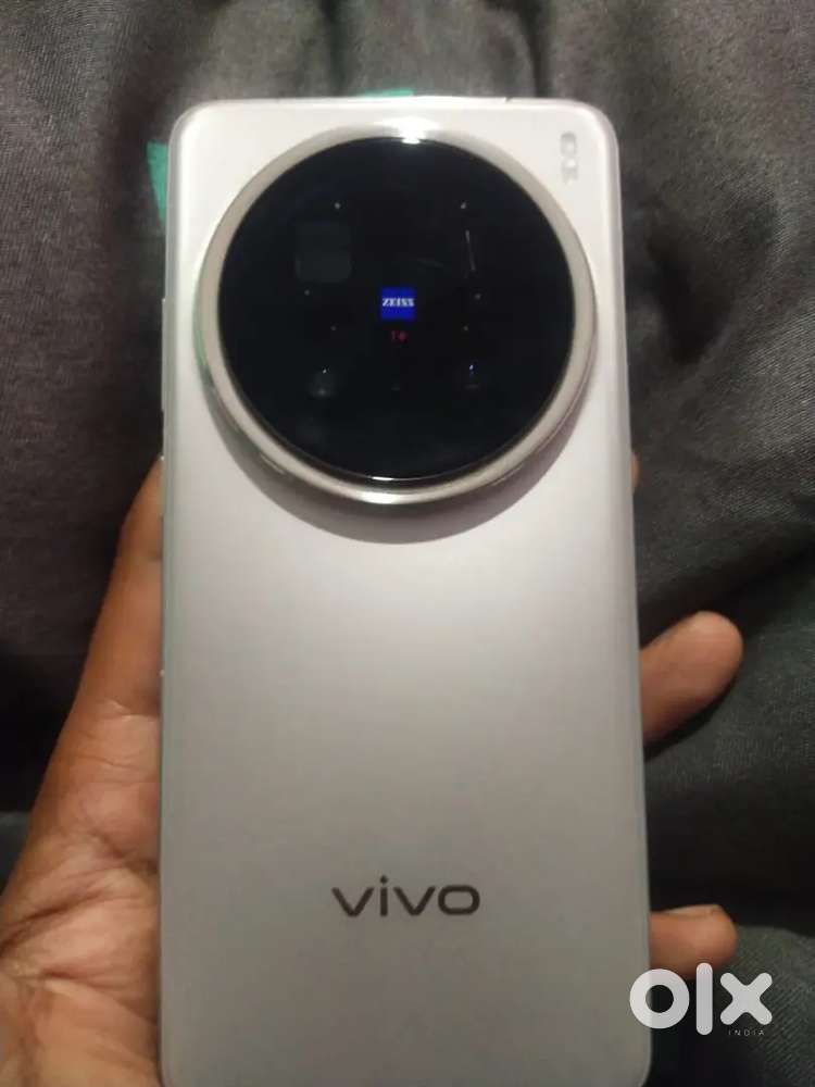 Vivo x200 pro for sale with brand new condition under warranty