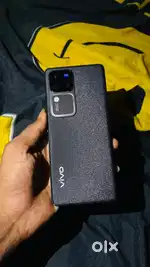 V30  Pro. Ram. 8+8 storage/256GB
