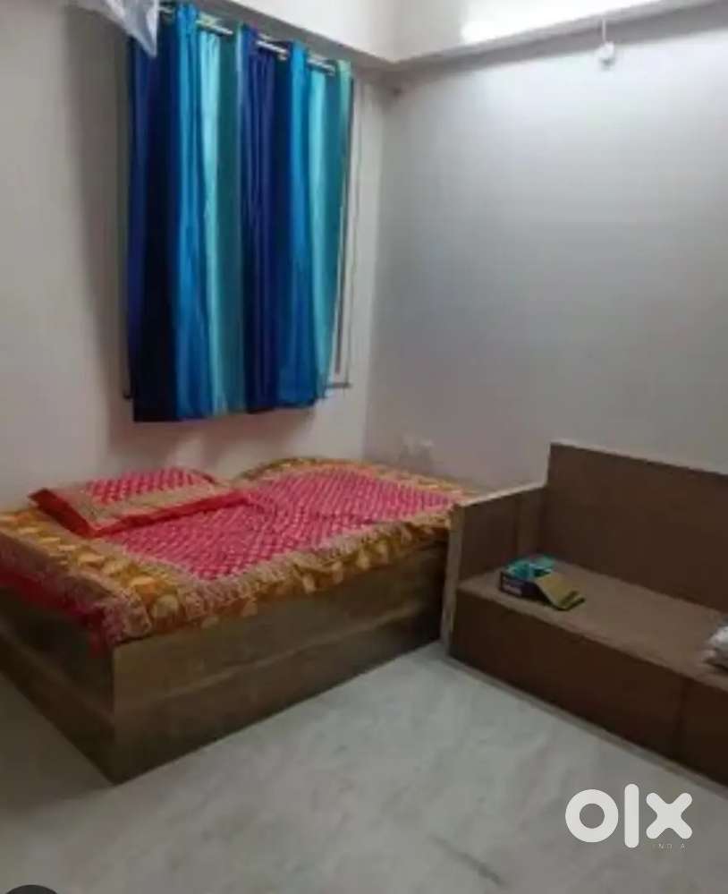 1 room ke 2 set hai rent 10000 dono ka hai agar koi kharid na chiye