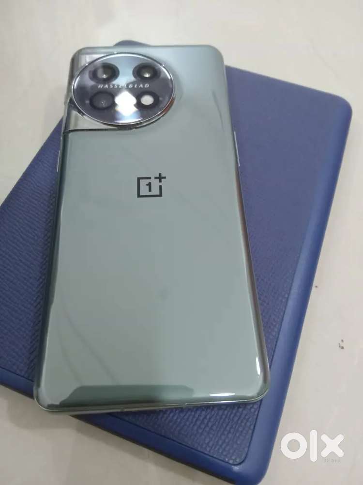 2.5 years old OnePlus 11 5g on sale