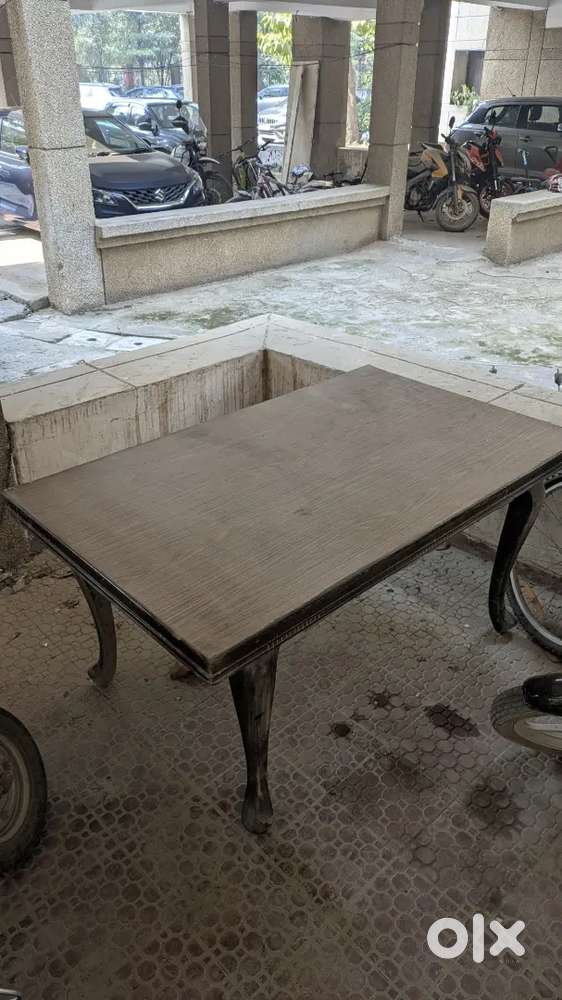 Dining table (wooden)