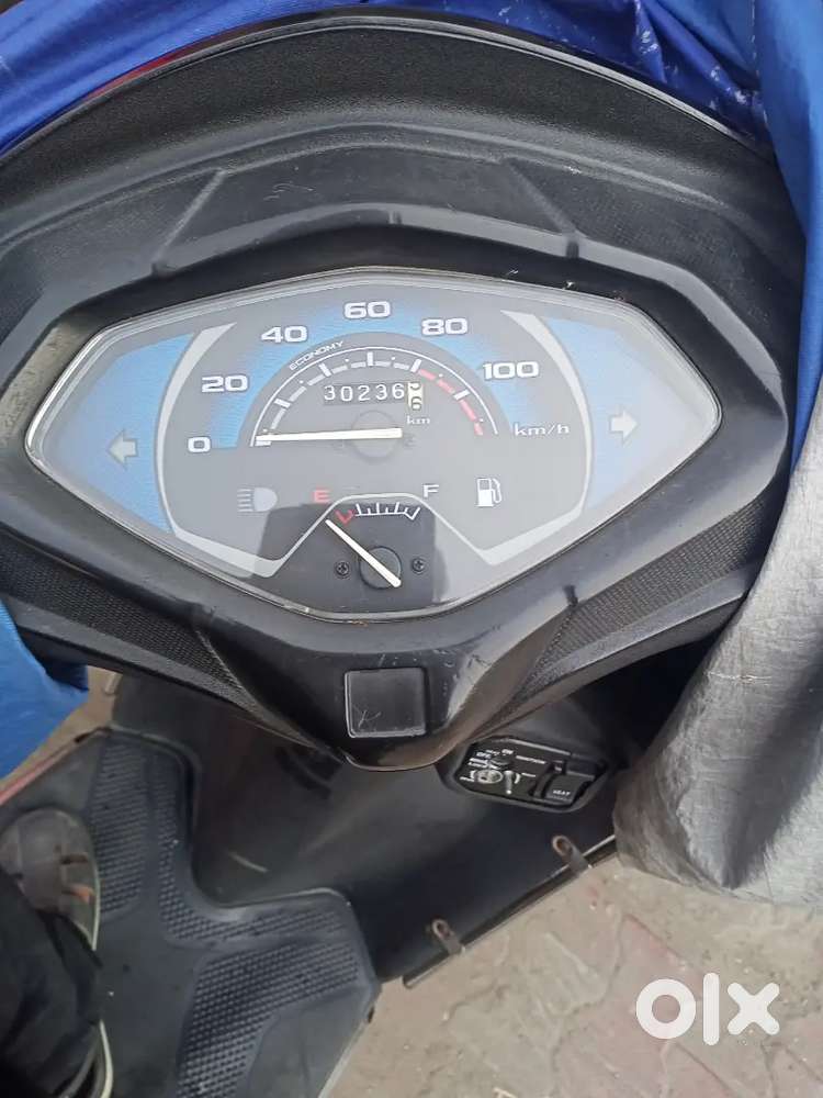 my.activa Honda showroom condsesn colour salvear black