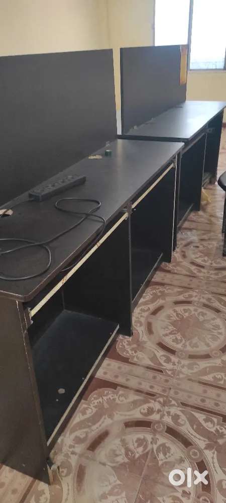 Urgent sell karna he 2 double sided tables