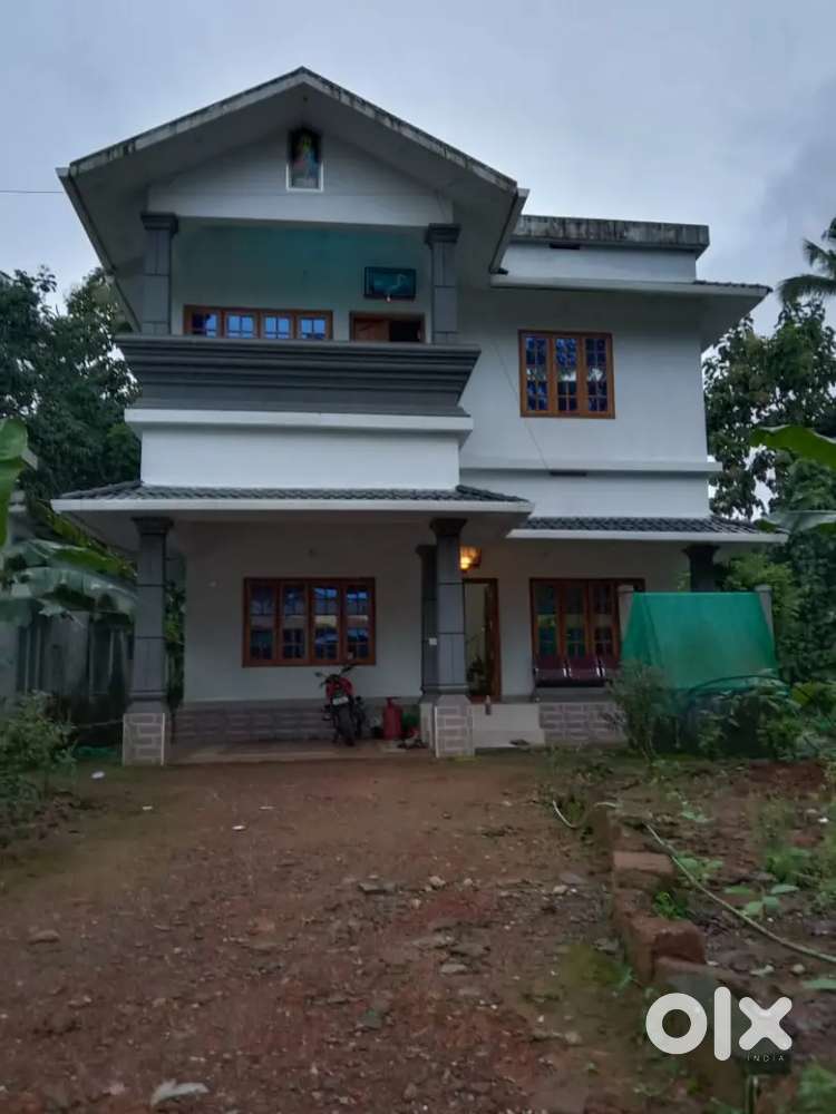 കൊട്ടിയൂർ നീണ്ടുനോക്കി ടൗണിൽ 2 നില വീടും 8.5 സെന്റ് സ്ഥലവും വില്പനക്ക്