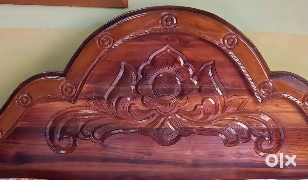 Wooden doubĺe bed