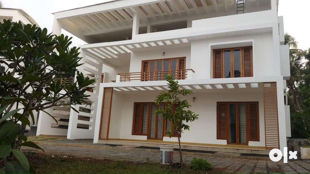 4 BHK Gated community villa rent in Thripunithura