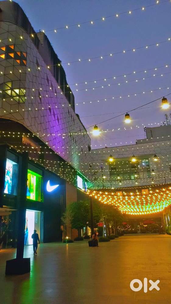 Hostess/ Restaurant Hostess Required In Mumbai Local Area Leaving