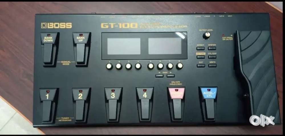 BOSS GT-100 Guitar Multi-Effects