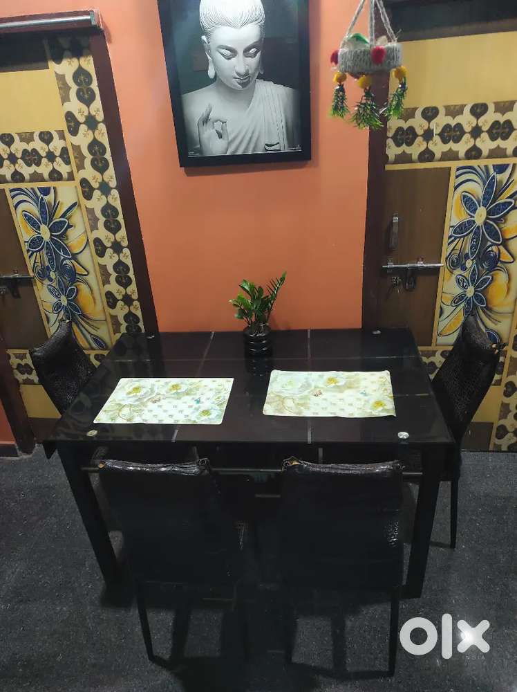 4  Seater Glass Dining table