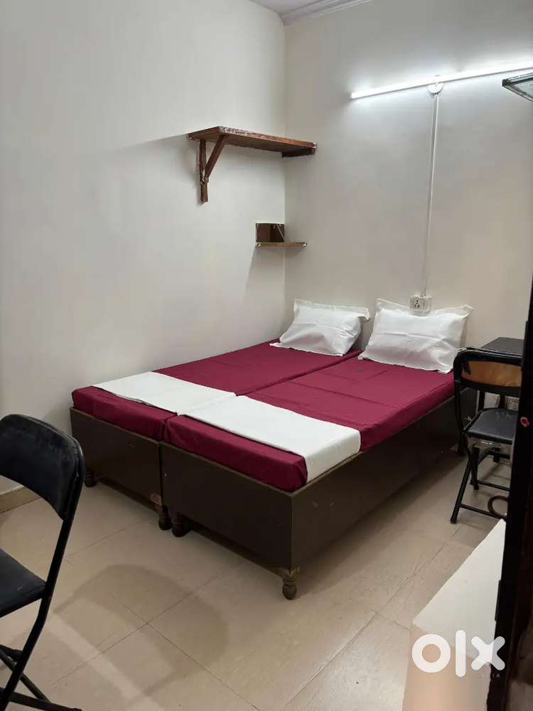 PG/Flat For Girls & Boys Delhi  Noida