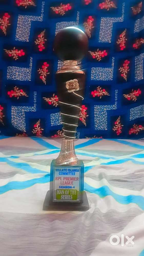 “Premium Cricket Winner Trophy / Cricket Cup – Excellent Condition”