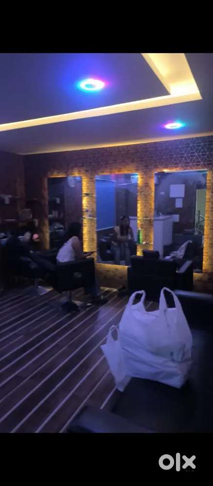 1000 sq.ft. Fully Furnished Unisex Parlour for Rent – Pan Bazar, Guwah