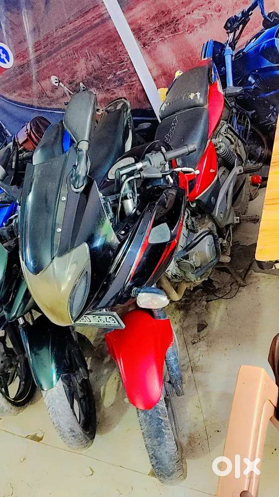 Bajaj Pulsar 220 self start bike good engine 1st ownr Noida number