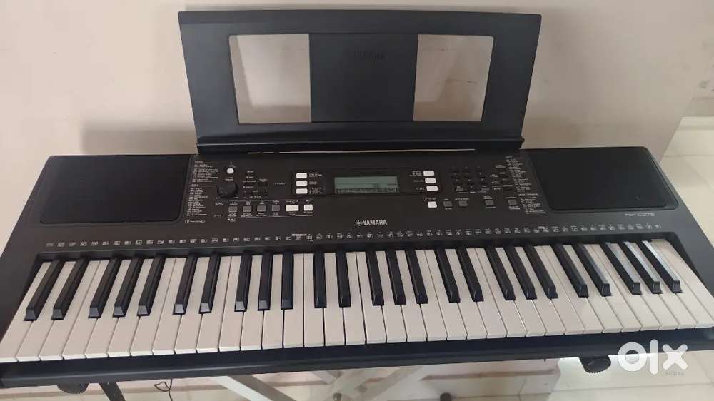 Yamaha E 373 keyboard with kadence stand and cover