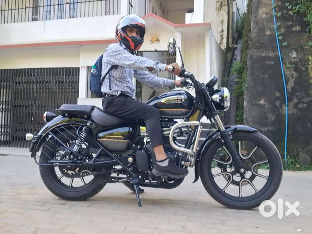 New meteor 350, Supernova black, Top model