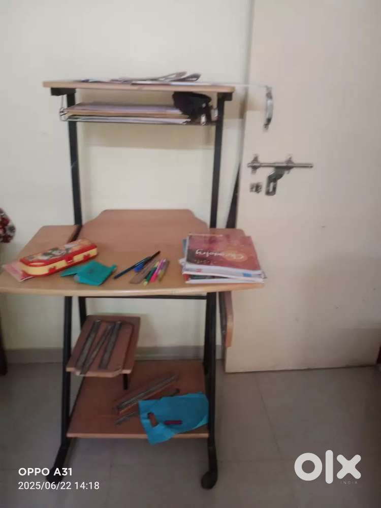 Computer table with wheels with printer space excellent condition