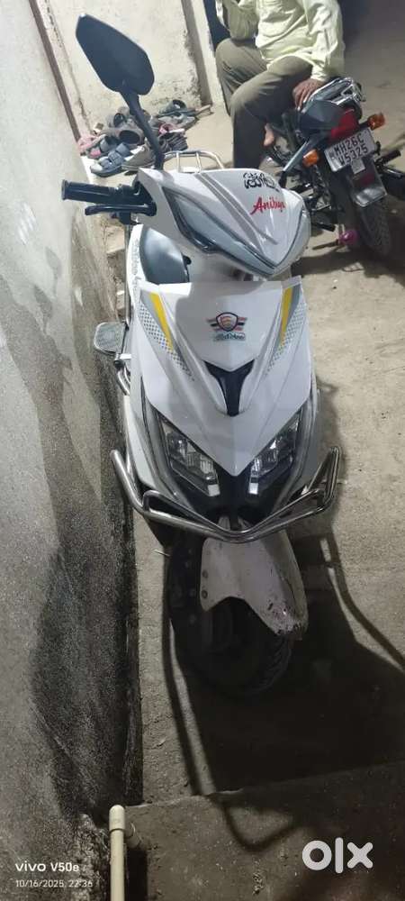 100: charging and 80 km  2025 model hai