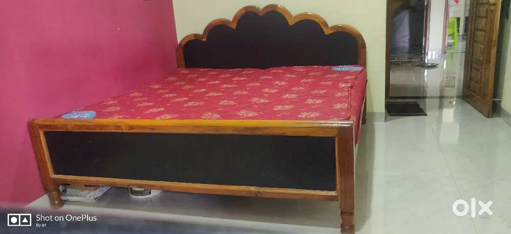 Double bed material Sagwan or plywood se bana hua hai