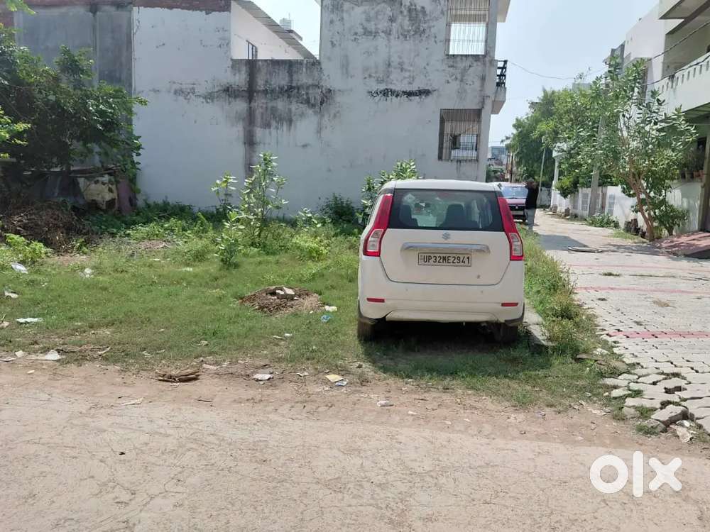 1800sqf corner plot for sale