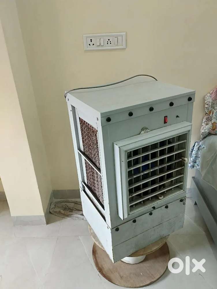 Cooler small size with wooden stand