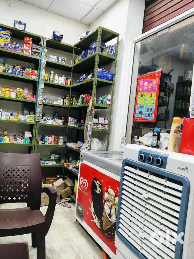 Pharmasist / knowledgeble helper