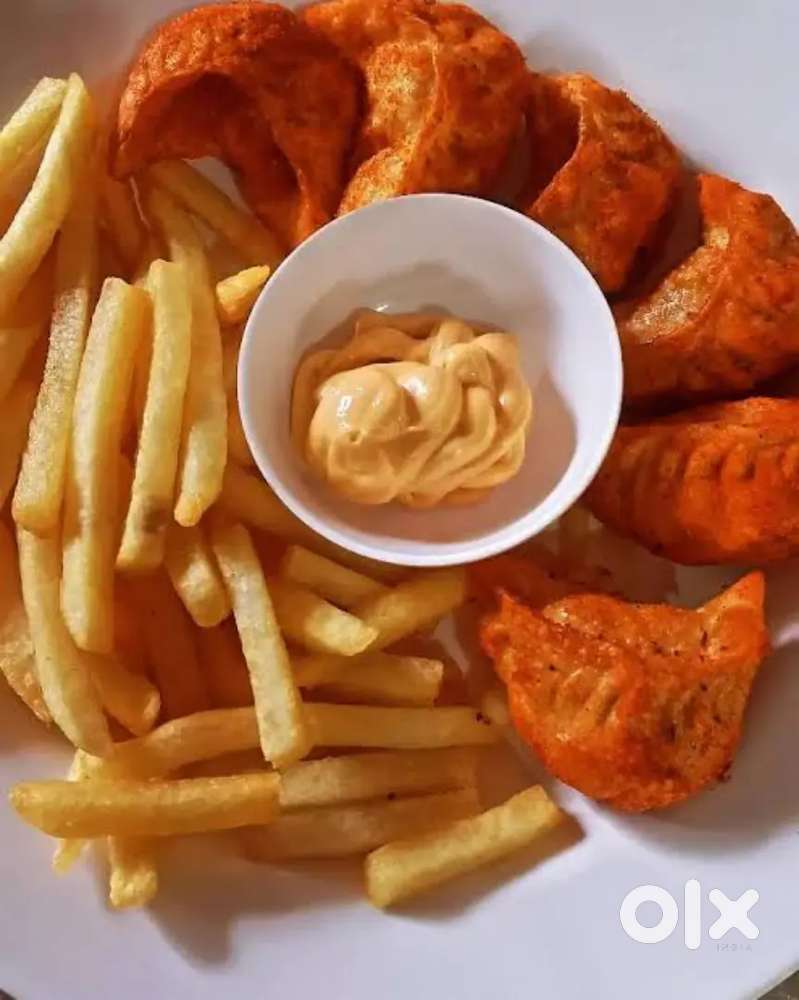 Cart par Momos steam aur fry ke liye helper chaiye