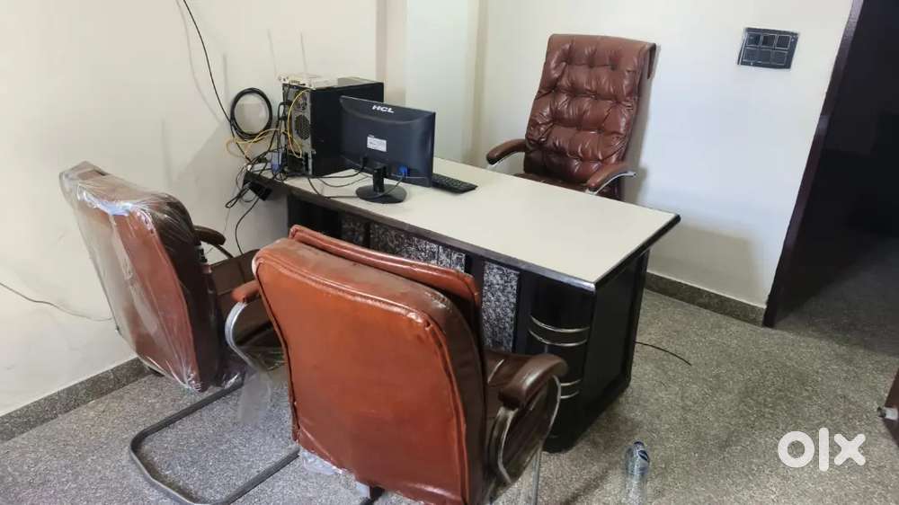 Office furniture and computer set