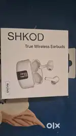 ORIGINAL AIRBUDS SELL IN 700 Rs