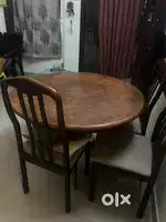 4 seater round Dinning table for Sale!