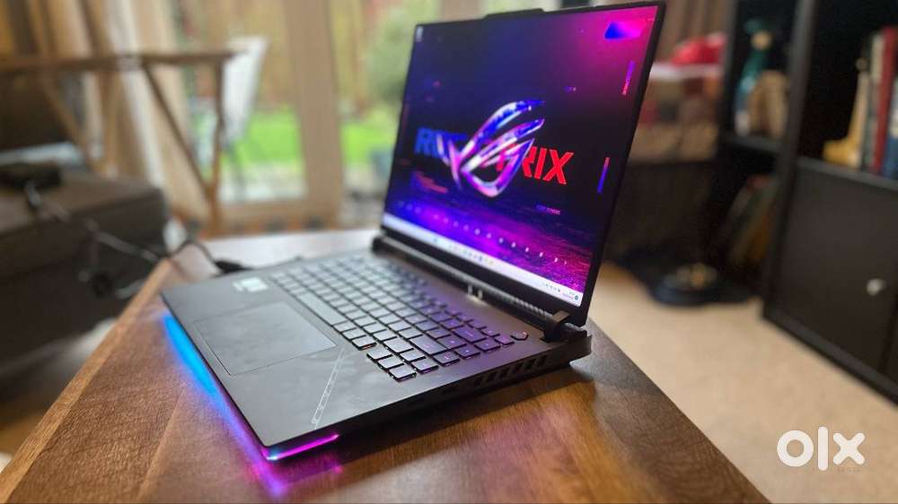 ROG Strix SCAR 16 (2024)