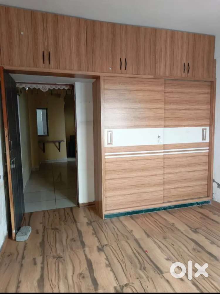 1BHK bhade par dena hai