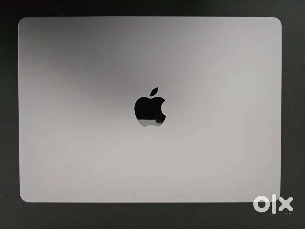 MacBook Air M2 13.6 (2024) – Like New – AppleCare till 2026 –With Box