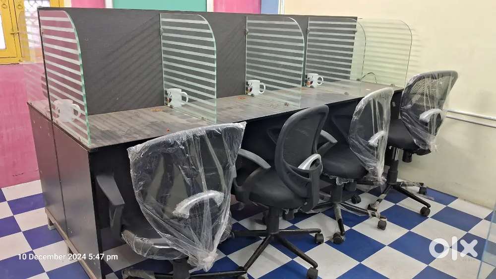 Computer counter table