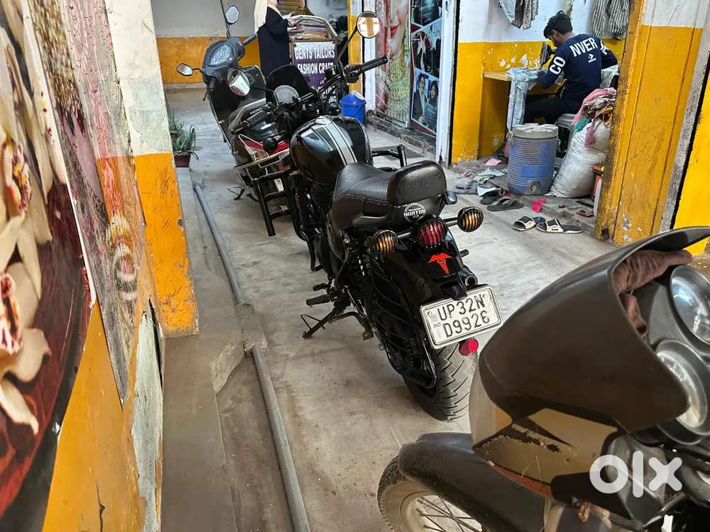 HUNTER 350 BKACK AND SILVER COMBINATION