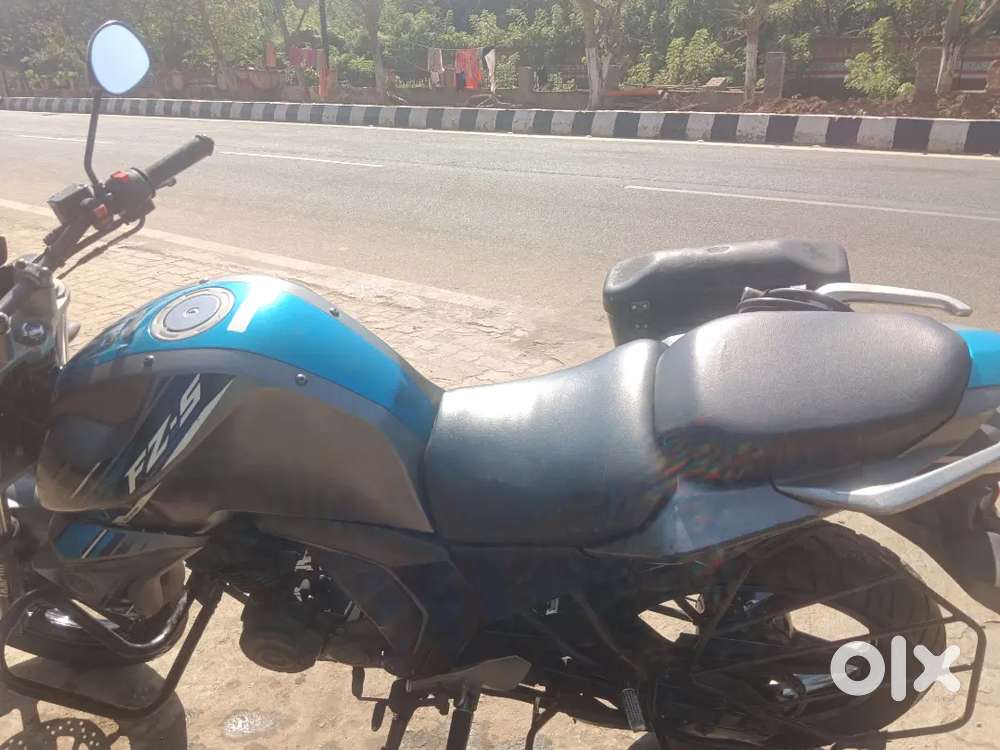 Fzs v 2.0 very good Millege and best engine