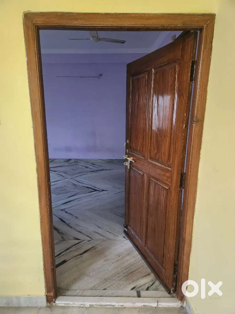 Situated in banjara hills , road no 10,no lift avaliable