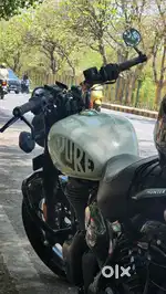 Royal Enfield Hunter 350 dapper white